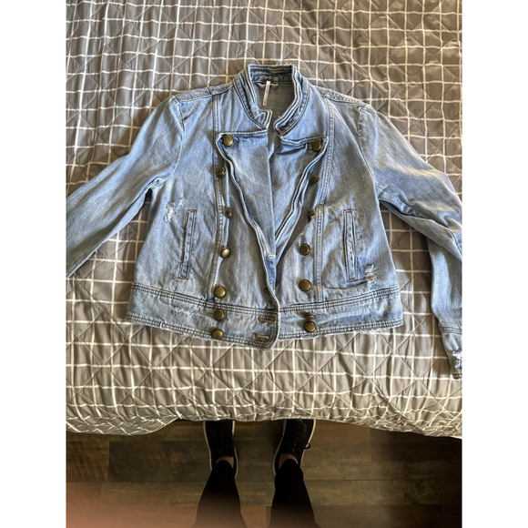 Free People Ferry Denim Jacket Size S Blue Jean Light Wash Button Military - Picture 1 of 2